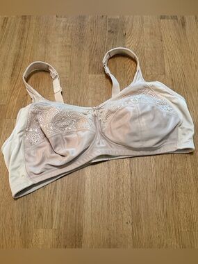 Amoena 48C Nude Isadora SB Unlined Wireless Mastectomy Bra Style 0928